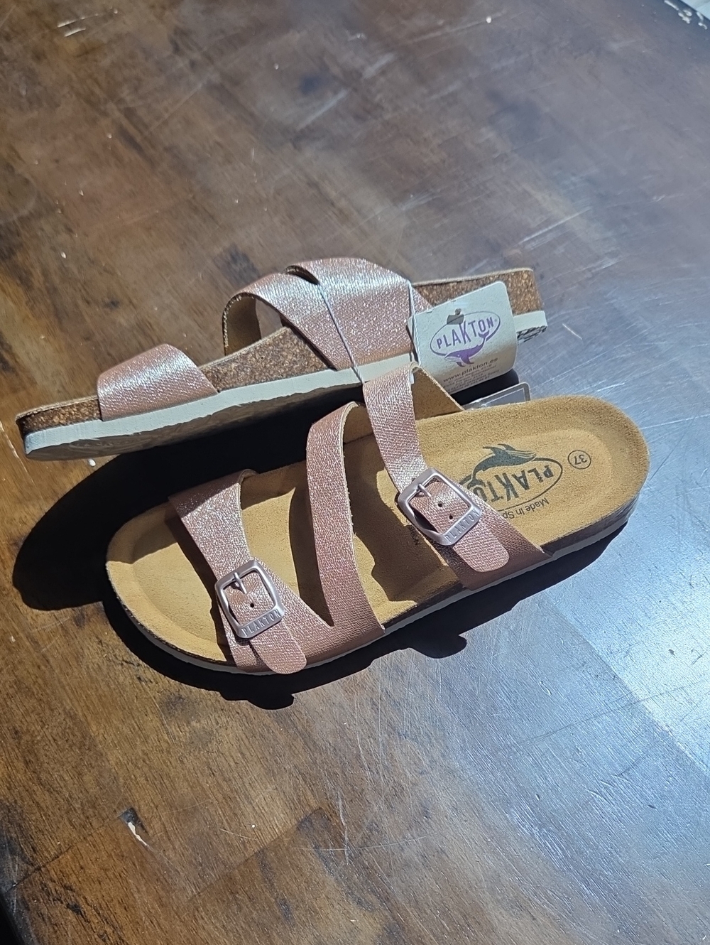 Plakton Size 6 Shimmery Pink Triple-Strap Leather Sandals NEW